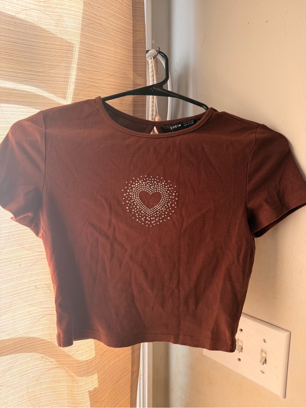 SHEIN Brown Short Sleeve Rhinestone Heart Crop Top